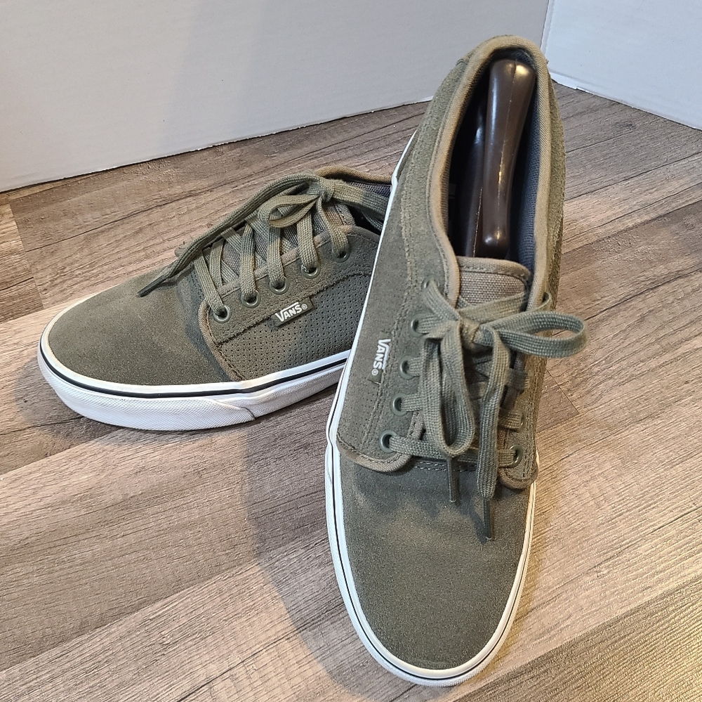 VANS Chukka/Grape Leaf/Classic Skate Shoes Mens Size 7.5